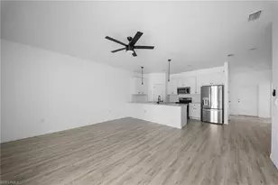 528 SE 6th St, Cape Coral, FL 33990 - Photo 7