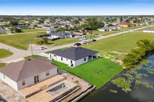 216 NE 25th Terrace, Cape Coral, FL 33909 - Photo 45