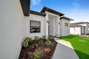 318 NW 9th St, Cape Coral, FL 33993 - Photo 3
