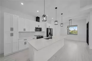 318 NW 9th St, Cape Coral, FL 33993 - Photo 9