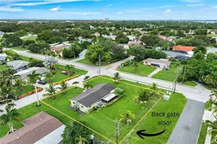 1007 Wilshire Dr, Fort Myers, FL 33919 - Photo 3
