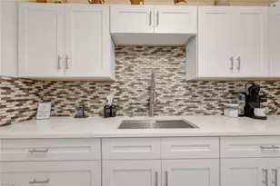 1007 Wilshire Dr, Fort Myers, FL 33919 - Photo 7