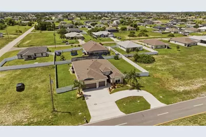 1262 N Gator Cir, Cape Coral, FL 33909 - Photo 43