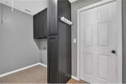 300 NW 22nd Pl, Cape Coral, FL 33993 - Photo 11