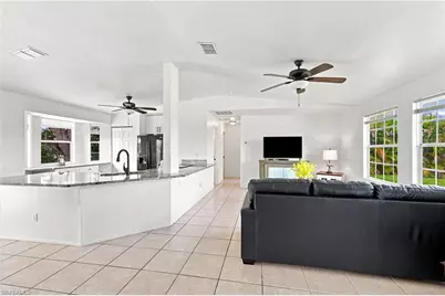 302 NW 5th Ter, Cape Coral, FL 33993 - Photo 7
