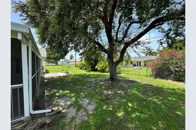 22 SE 14th Ct, Cape Coral, FL 33990 - Photo 5