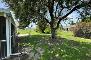 22 SE 14th Ct, Cape Coral, FL 33990 - Photo 5