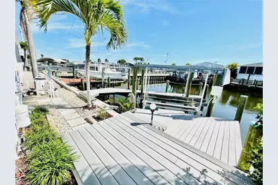 3064 Sloop Ln, Saint James City, FL 33956 - Photo 5