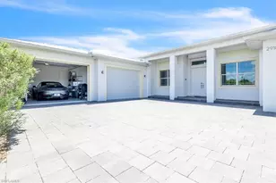 2918 SE 10th Pl, Cape Coral, FL 33904 - Photo 3