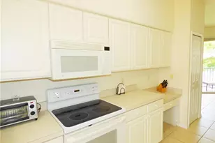 10006 Sky View Way, Fort Myers, FL 33913 - Photo 7