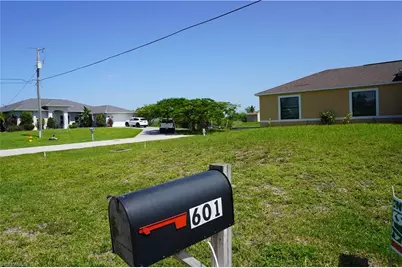 601 NE 11th Ter, Cape Coral, FL 33909 - Photo 7