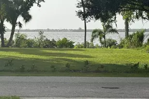 3516 E Riverside Dr, Fort Myers, FL 33916 - Photo 3