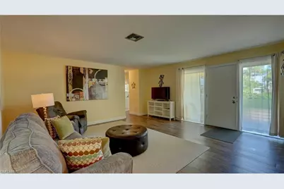 5249 Sunnybrook Ct, Cape Coral, FL 33904 - Photo 9