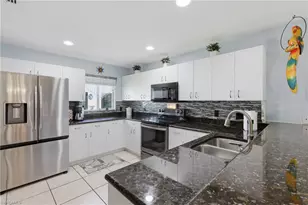 522 SE 4th St, Cape Coral, FL 33990 - Photo 5