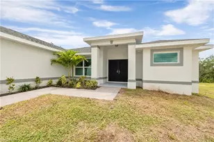 1718 NE 13th Pl, Cape Coral, FL 33909 - Photo 5