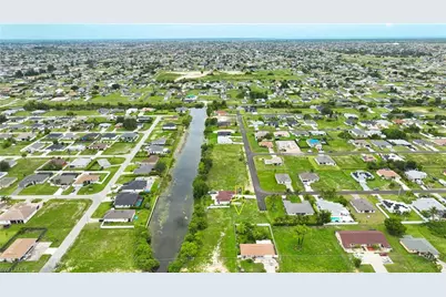 722 NE 12th St, Cape Coral, FL 33909 - Photo 9