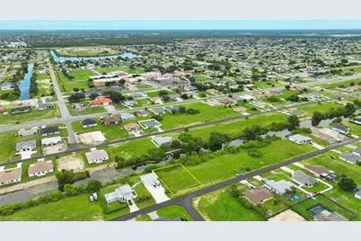 1025 NE 15th Ter, Cape Coral, FL 33909 - Photo 5