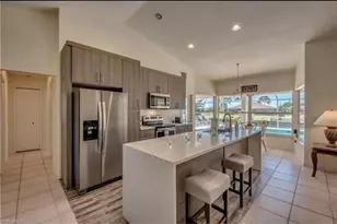 318 SW 28th St, Cape Coral, FL 33914 - Photo 7