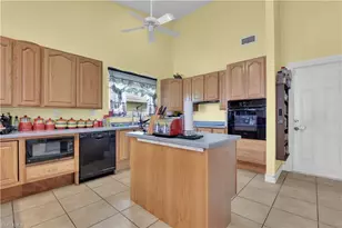2704 SW 2nd Pl, Cape Coral, FL 33914 - Photo 11