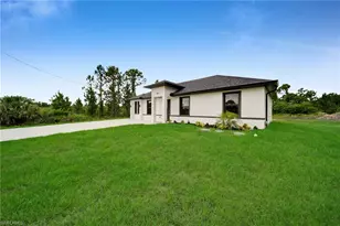 462 Lampion Ave S, Lehigh Acres, FL 33974 - Photo 3