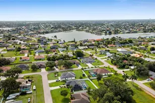636 SW 10th St, Cape Coral, FL 33991 - Photo 13