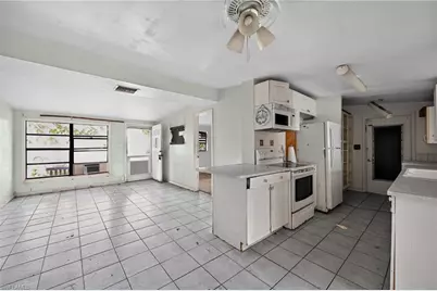 1223 Embassy Ln, Naples, FL 34104 - Photo 15