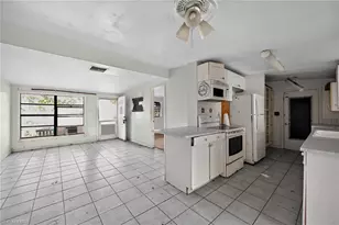 1223 Embassy Ln, Naples, FL 34104 - Photo 15