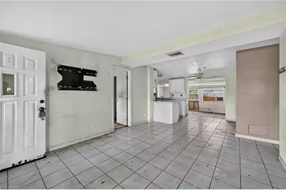 1223 Embassy Ln, Naples, FL 34104 - Photo 9