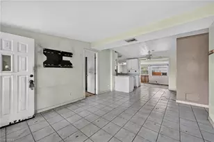 1223 Embassy Ln, Naples, FL 34104 - Photo 9