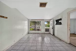 1223 Embassy Ln, Naples, FL 34104 - Photo 11