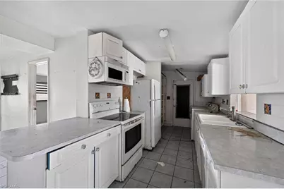 1223 Embassy Ln, Naples, FL 34104 - Photo 19