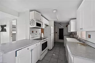 1223 Embassy Ln, Naples, FL 34104 - Photo 19