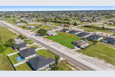 406 Diplomat Pkwy E, Cape Coral, FL 33909 - Photo 3