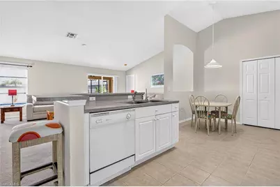 317 NE 9th Ter, Cape Coral, FL 33909 - Photo 17
