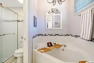 833 Mt Hood Ct, Naples, FL 34104 - Photo 7