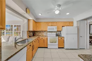 13540 Stratford Pl Cir, Fort Myers, FL 33919 - Photo 9