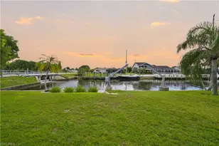 903 SE 20th Ct, Cape Coral, FL 33990 - Photo 3
