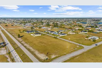1614 NE Juanita Pl, Cape Coral, FL 33909 - Photo 5