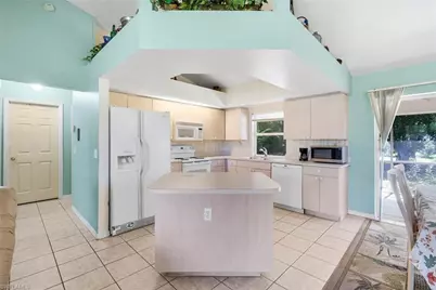 1015 SE 4th Pl, Cape Coral, FL 33990 - Photo 9