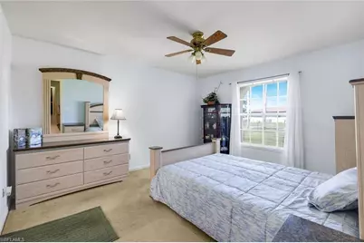 1015 SE 4th Pl, Cape Coral, FL 33990 - Photo 15