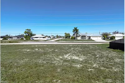 2002 Kismet Pkwy W, Cape Coral, FL 33993 - Photo 23