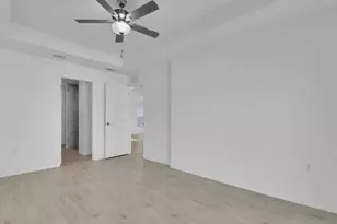 918 NE 12th St, Cape Coral, FL 33909 - Photo 5