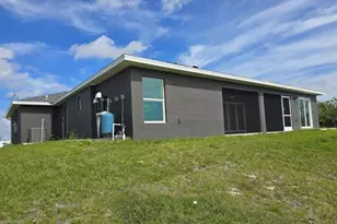 918 NE 12th St, Cape Coral, FL 33909 - Photo 15