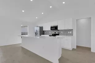 918 NE 12th St, Cape Coral, FL 33909 - Photo 3