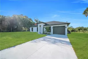 644 Woodcrest Dr, Lehigh Acres, FL 33972 - Photo 9