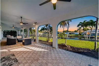2015 SE 13th St, Cape Coral, FL 33990 - Photo 13