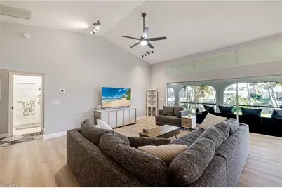 2015 SE 13th St, Cape Coral, FL 33990 - Photo 3