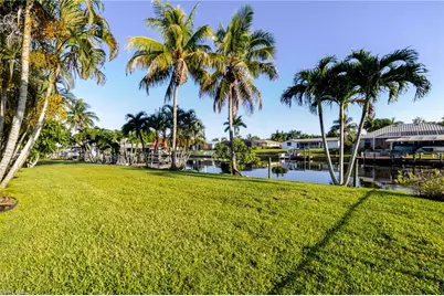 2015 SE 13th St, Cape Coral, FL 33990 - Photo 15