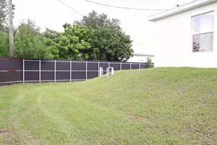 6069 Laurelwood Dr, Fort Myers, FL 33905 - Photo 13
