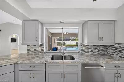 627 SE 16th St, Cape Coral, FL 33990 - Photo 15